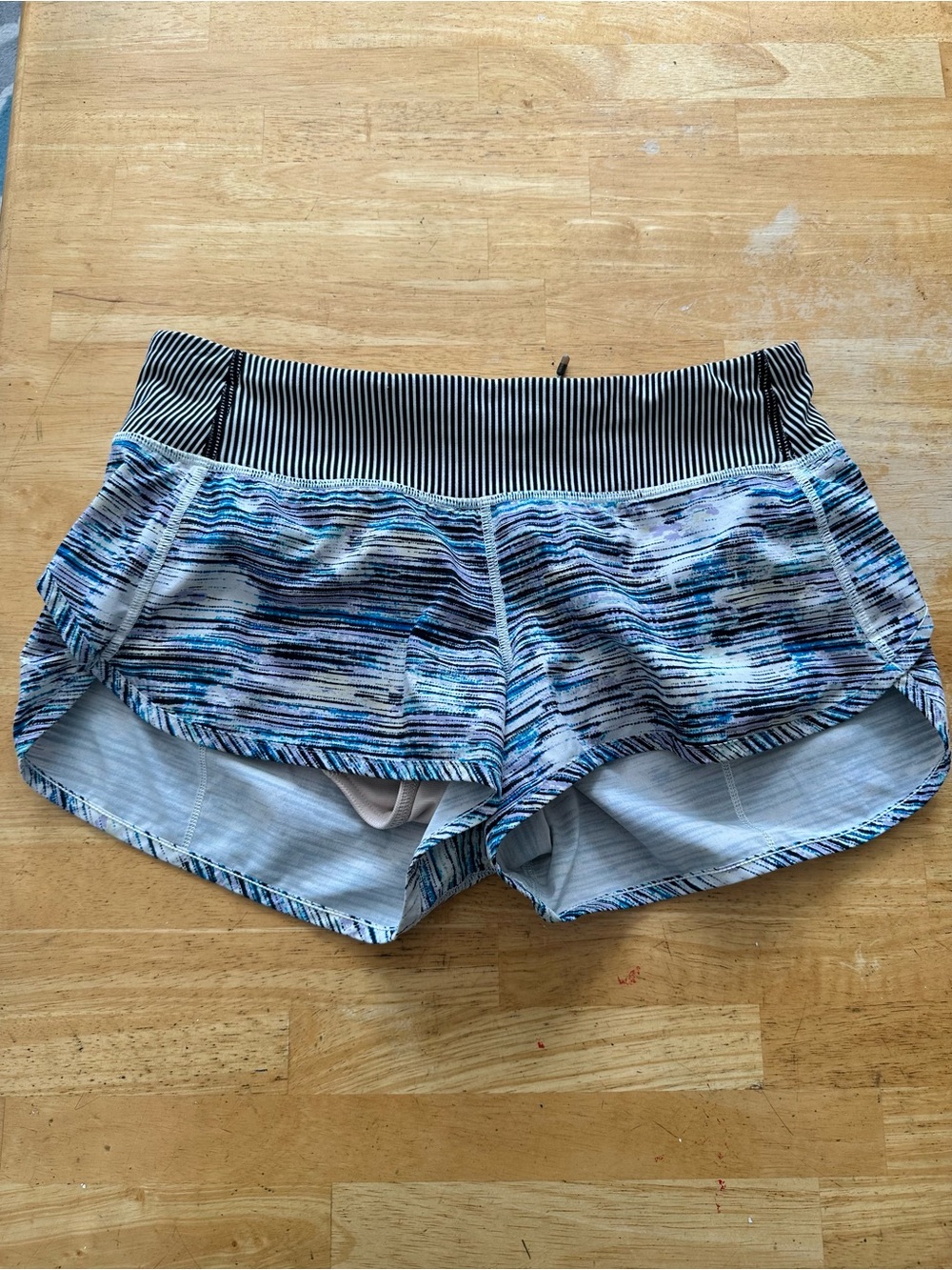Lululemon shorts size 6